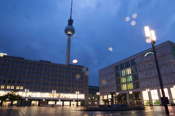 Alexanderplatz za soumraku v Berlíně, Německo — Stock fotografie