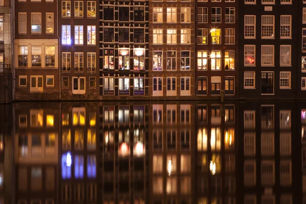 在晚上的阿姆斯特丹街 — 图库照片