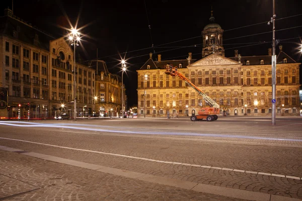 Pałac Królewski w Amsterdamie w nocy — Zdjęcie stockowe