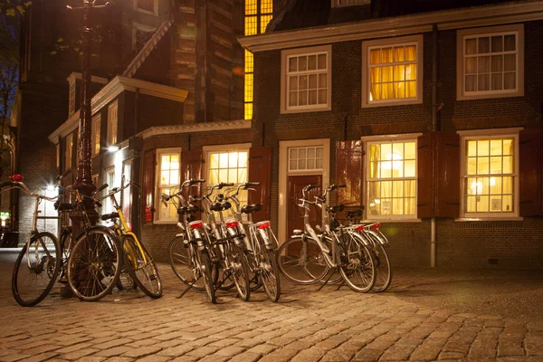 Amsterdam gatan på natten — Stockfoto