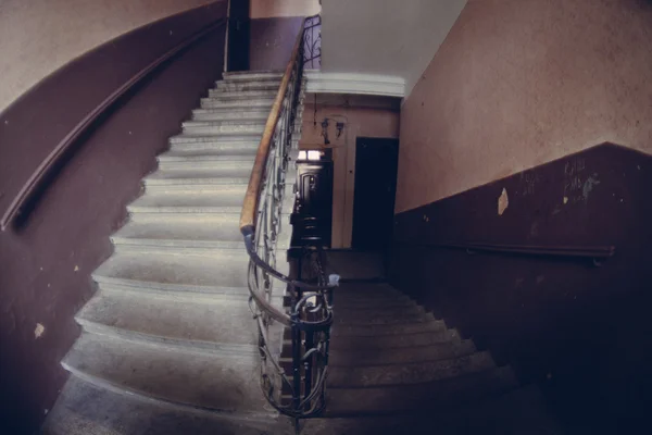 Gamla byggnaden trappor — Stockfoto