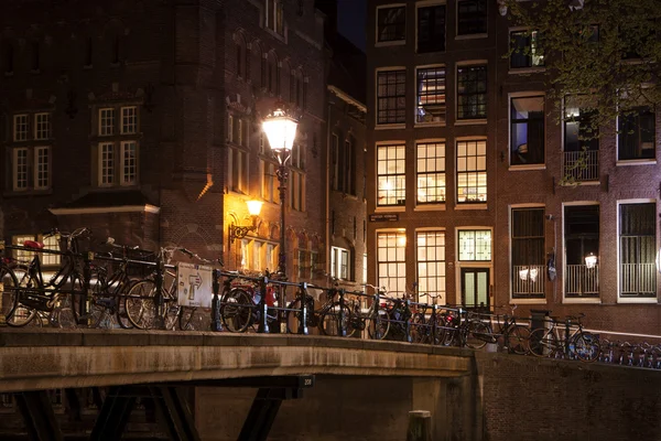 Amsterdam street bij nacht — Stockfoto