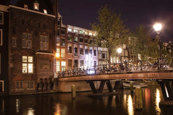 Gece Amsterdam sokak — Stok fotoğraf