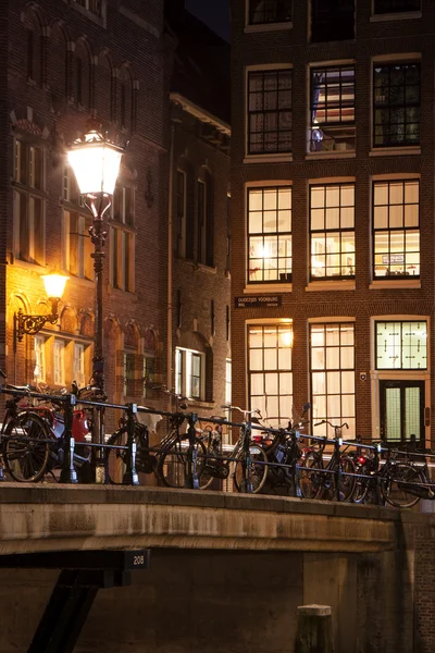 Amsterdam street bei Nacht — Stockfoto