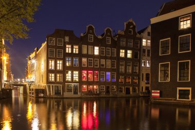 gece Amsterdam sokak