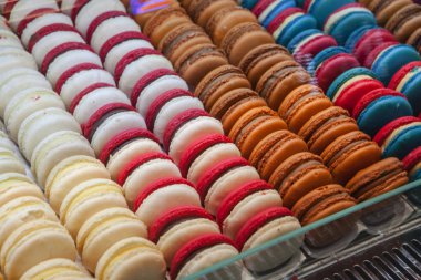 renkli taze makarons pasta plaka