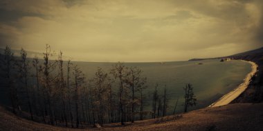 Baykal Gölü. Olkhon Adası yaz sabahı