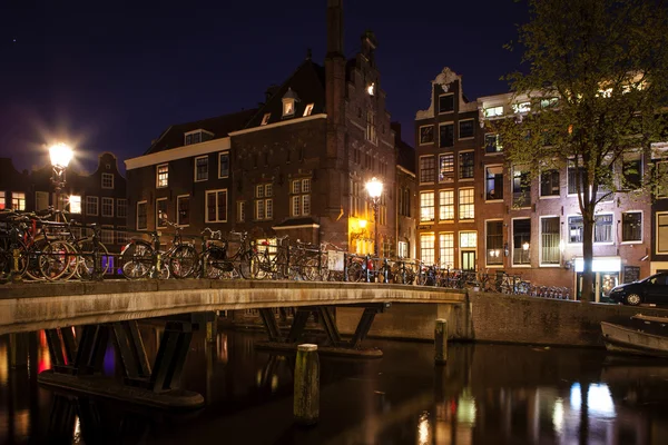 Amsterdam street bei Nacht — Stockfoto