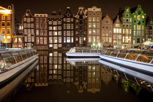Holandská krajina s jeho kanálu sid — Stock fotografie