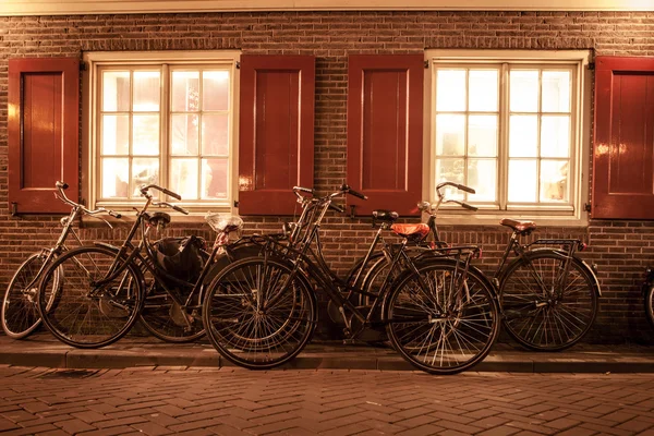 Amsterdam street bij nacht — Stockfoto