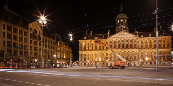 Pałac Królewski w Amsterdamie w nocy — Zdjęcie stockowe