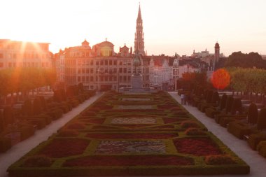 Mont des Arts Brüksel Cityscape alacakaranlıkta