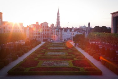 Mont des Arts Brüksel Cityscape alacakaranlıkta