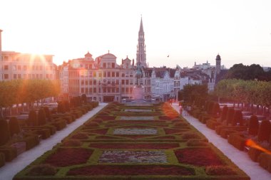 Mont des Arts Brüksel Cityscape alacakaranlıkta