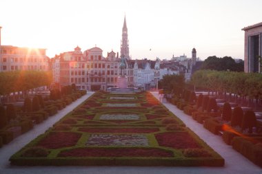 Mont des Arts Brüksel Cityscape alacakaranlıkta