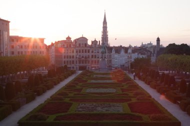 Mont des Arts Brüksel Cityscape alacakaranlıkta