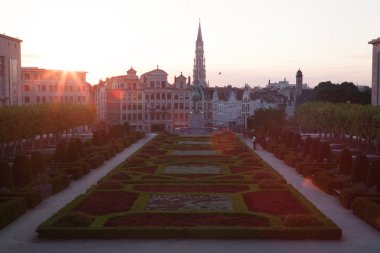 Mont des Arts Brüksel Cityscape alacakaranlıkta