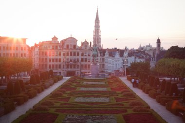 Mont des Arts Brüksel Cityscape alacakaranlıkta
