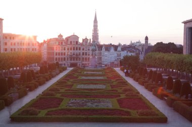 Mont des Arts Brüksel Cityscape alacakaranlıkta