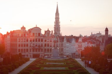 Mont des Arts Brüksel Cityscape alacakaranlıkta