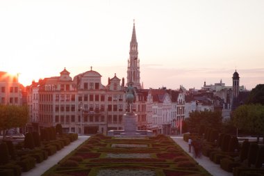Mont des Arts Brüksel Cityscape alacakaranlıkta