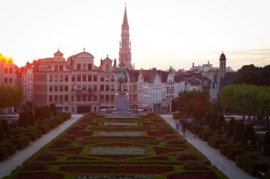 Mont des Arts Brüksel Cityscape alacakaranlıkta