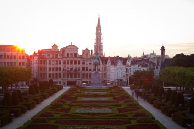 Mont des Arts Brüksel Cityscape alacakaranlıkta