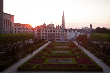 Mont des Arts Brüksel Cityscape alacakaranlıkta