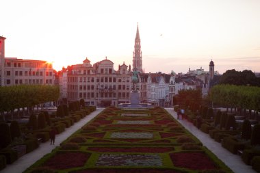 Mont des Arts Brüksel Cityscape alacakaranlıkta