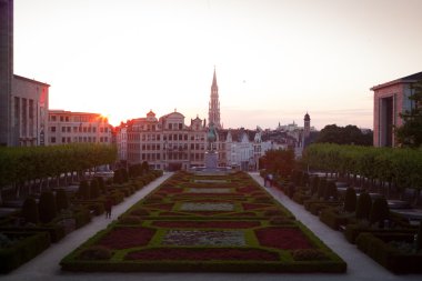 Mont des Arts Brüksel Cityscape alacakaranlıkta