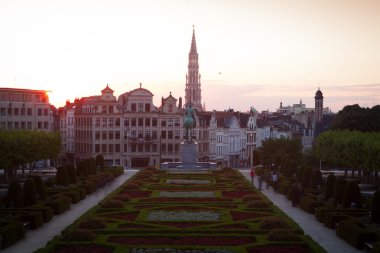 Mont des Arts Brüksel Cityscape alacakaranlıkta