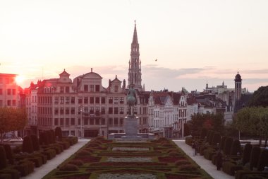 Mont des Arts Brüksel Cityscape alacakaranlıkta