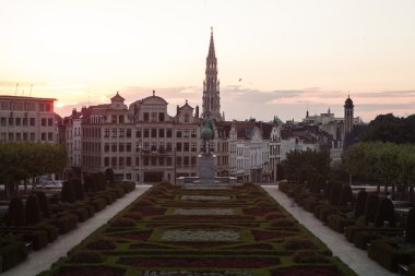 Mont des Arts Brüksel Cityscape alacakaranlıkta