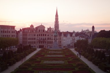 Mont des Arts Brüksel Cityscape alacakaranlıkta