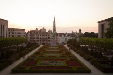 Mont des Arts Brüksel Cityscape alacakaranlıkta