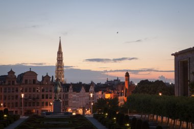 Mont des Arts Brüksel Cityscape alacakaranlıkta