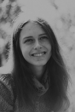 açık havada doğa güzel bahar genç kadının.