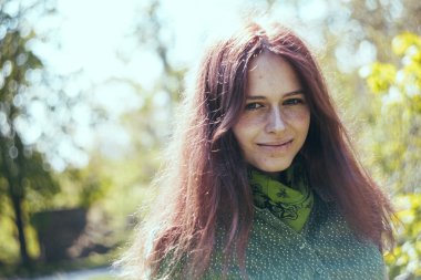 açık havada doğa güzel bahar genç kadının.