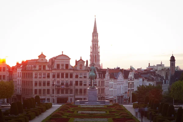 Stadsbilden i Bryssel från Mont des Arts i skymningen — Stockfoto