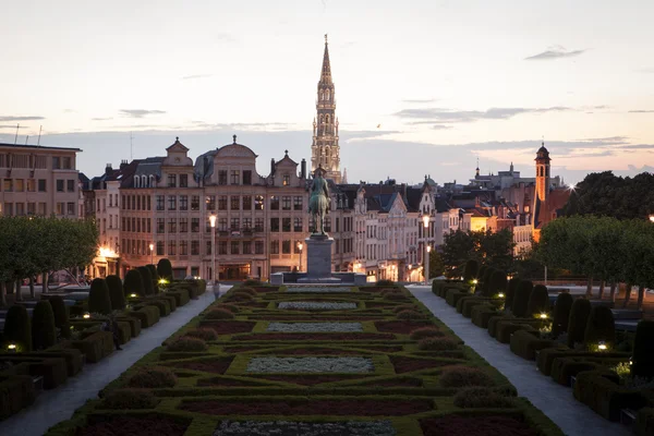 Stadtbild von Brüssel aus dem mont des arts in der Abenddämmerung — Stockfoto