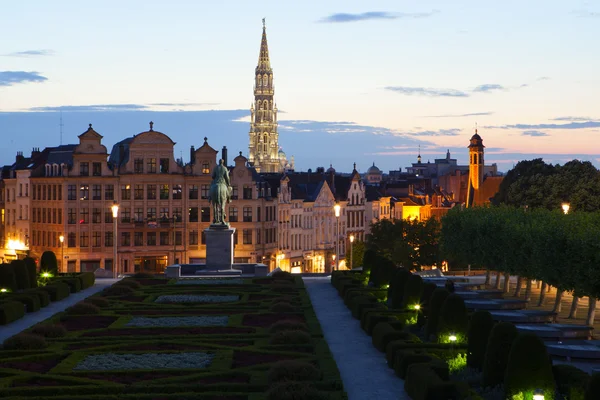Cityscape of Brussels from Mont des Arts at dusk — Stock Photo, Image