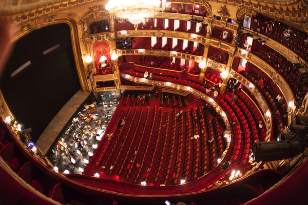 Dentro do auditório da Ópera La Monnaie da Bélgica — Fotografia de Stock