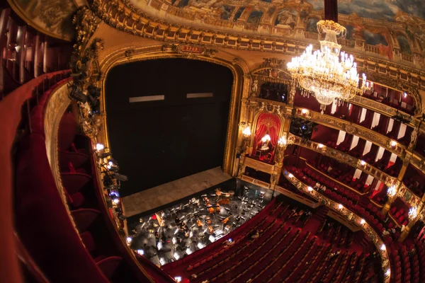 A l'intérieur de l'auditorium de l'Opéra de la Monnaie de Belgique — Photo