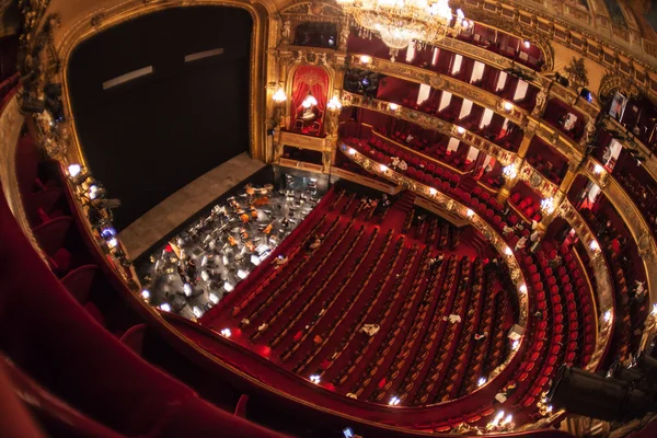 A l'intérieur de l'auditorium de l'Opéra de la Monnaie de Belgique — Photo