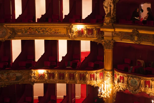 Внутри зрительного зала бельгийской оперы La Monnaie — стоковое фото