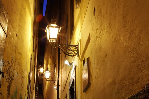 La estrecha calle de Gamla Stan - centro histórico de Estocolmo , — Foto de Stock