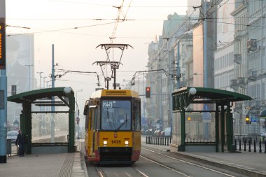 Varşova, Polonya - 5 Mayıs: Varşova toplu taşıma. Eski Tramvayda 5 Mayıs 2015, Varşova, Polonya
