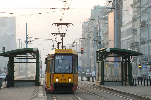 WARSAW, POLONIA - 5 de mayo: Transporte público de Varsovia. Antiguo tranvía el 5 de mayo de 2015, Warshaw, Polonia — Foto de Stock