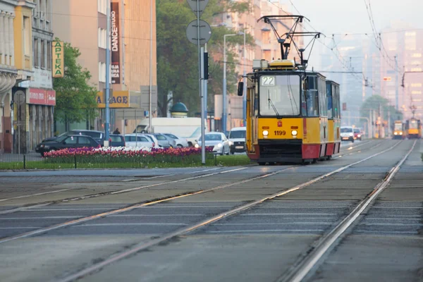 WARSAW, POLOGNE - 5 MAI : Transports publics de Varsovie. Vieux tramway le 5 mai 2015, Warshaw, Pologne — Photo