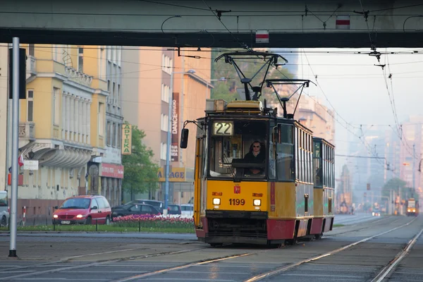 WARSAW, POLÓNIA - 5 de maio: Transporte público de Varsóvia. Velho bonde em Maio 5, 2015, Warshaw, Polônia — Fotografia de Stock